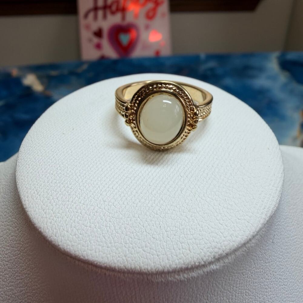 Gold tone ring with white stone size 8